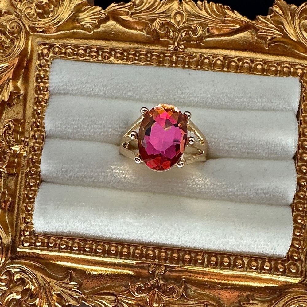 Fuschia Colored Glass Inlaid Zinc Alloy Women's Ring Size 7.5 NWOT Gifts Golden